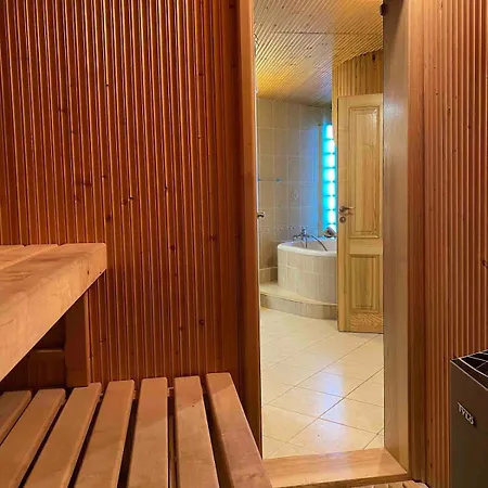 Rooftop 180m2 Loft With Private Sauna, Apartmán