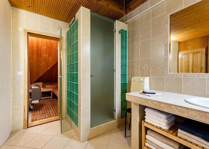 Rooftop 180m2 Loft With Private Sauna, דירה ברטיסלאבה