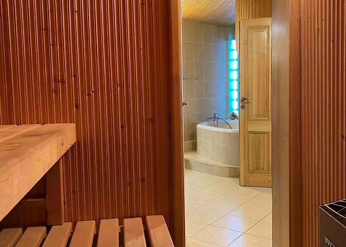 Rooftop 180m2 Loft With Private Sauna, Apartment